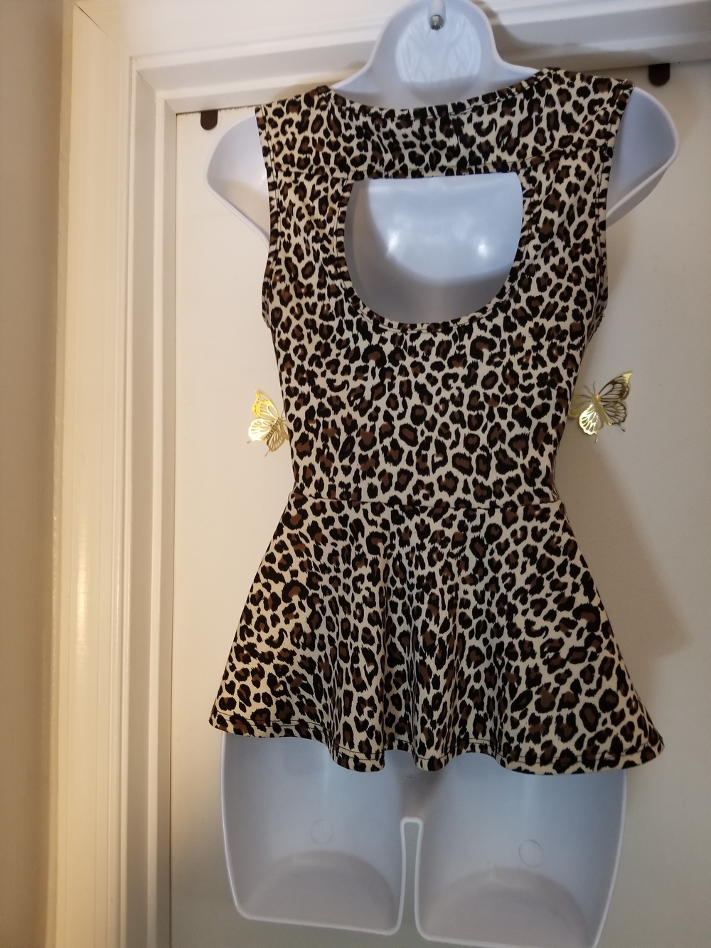 Pre-loved Charlotte Russe Cream Leopard Print Tank Top - Picture 3 of 6